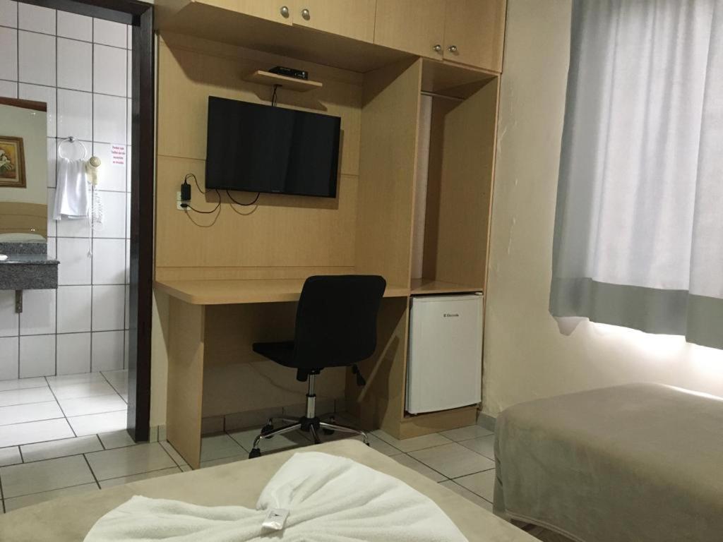 Hotel Paris Куритибанус Экстерьер фото
