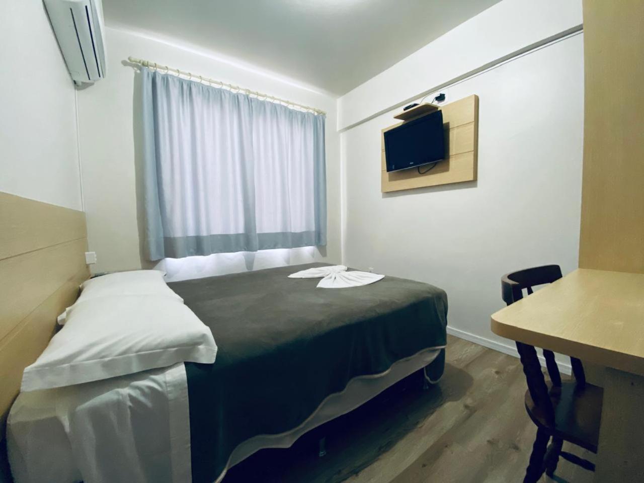 Hotel Paris Куритибанус Экстерьер фото